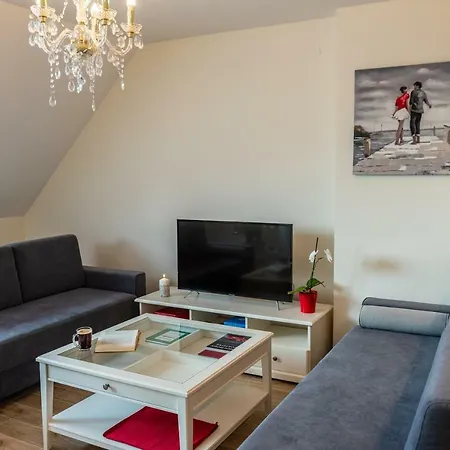 Apartament W Sierakowicach 아파트