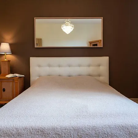 아파트 Apartament W Sierakowicach *