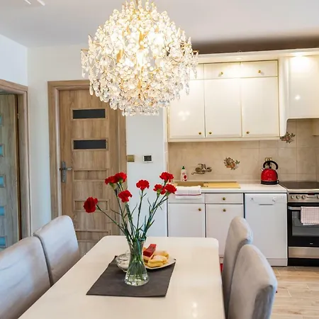 아파트 Apartament W Sierakowicach *